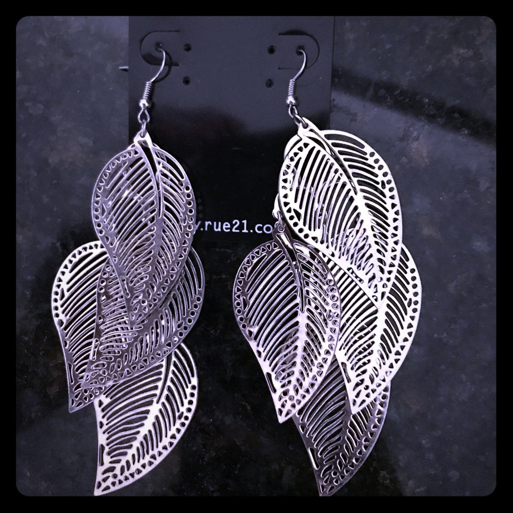 NWT Silver Leaf Fashion Earrings